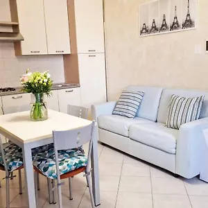 A 5 Minuti Metro M2 Milano Casa Nella Corte , Cologno Monzese Italia